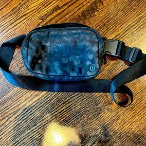 Lululemon belt bag black on black print